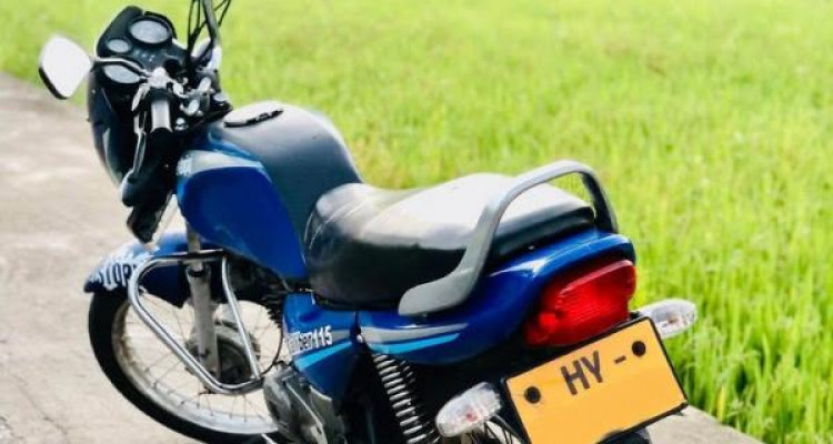 BAJAJ CALIBER 2004