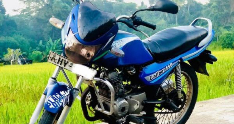 BAJAJ CALIBER 2004