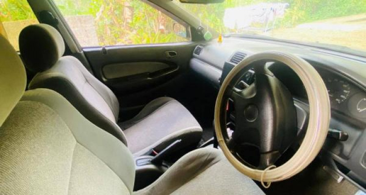 MAZDA FAMILIA 1997