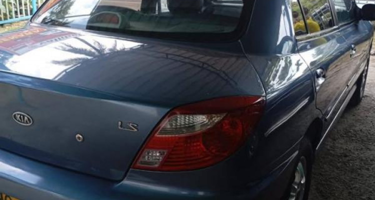 KIA RIO 2003