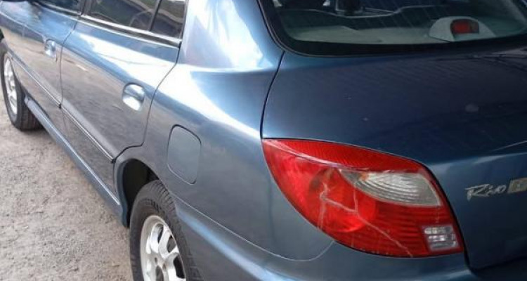 KIA RIO 2003