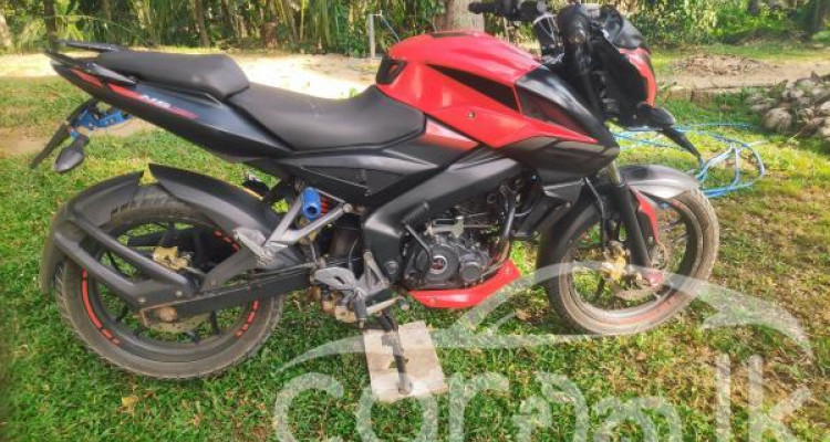 BAJAJ PULSAR NS160 2018