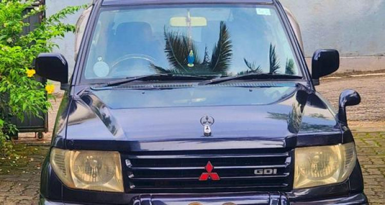 MITSUBISHI PAJERO 2000