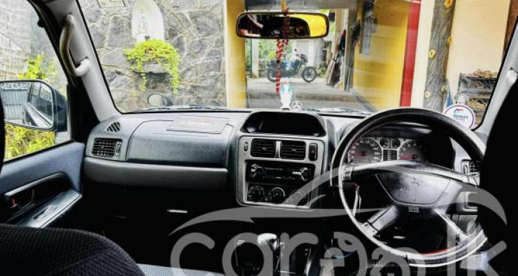 MITSUBISHI PAJERO 2000