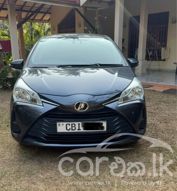 TOYOTA VITZ 2017