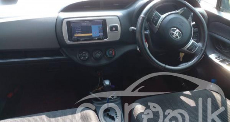 TOYOTA VITZ 2016