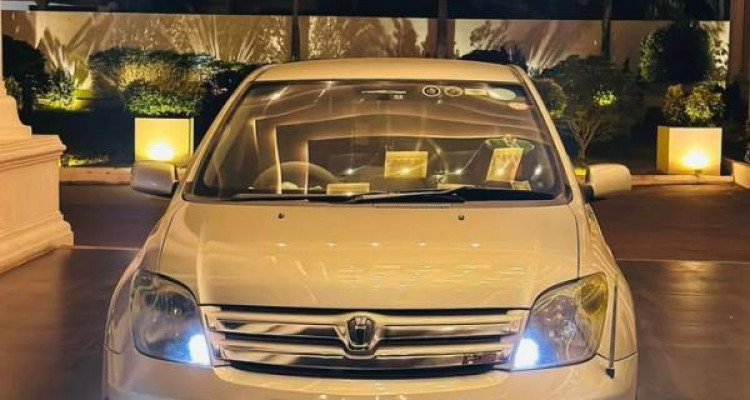 TOYOTA IST 2004