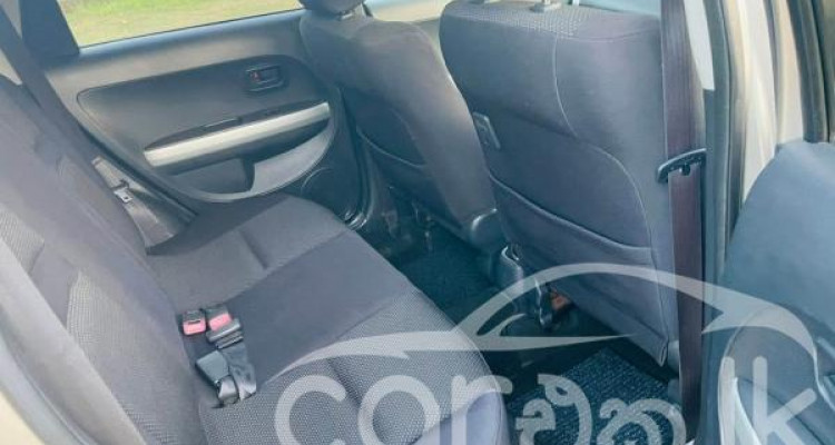 TOYOTA IST 2004