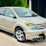 TOYOTA IST 2004