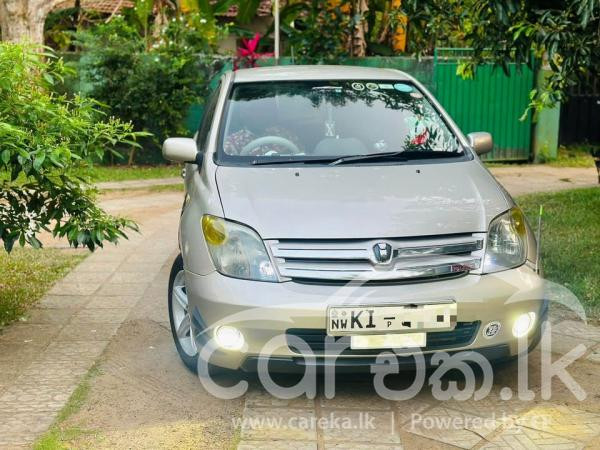 TOYOTA IST 2004