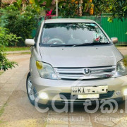 TOYOTA IST 2004
