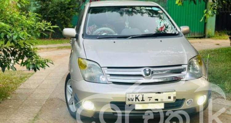 TOYOTA IST 2004