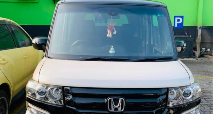 HONDA N-BOX 2016