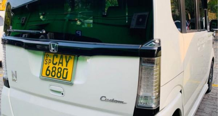 HONDA N-BOX 2016