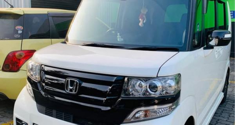 HONDA N-BOX 2016