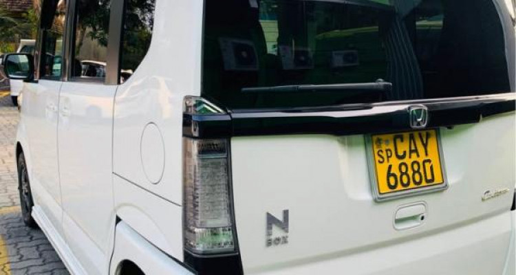 HONDA N-BOX 2016