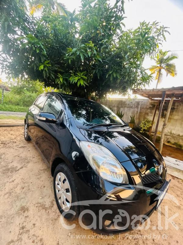 TOYOTA VITZ 2010