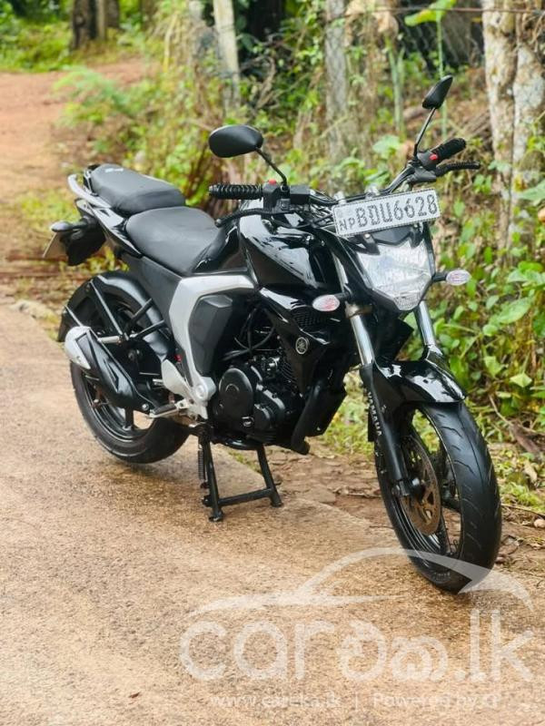 YAMAHA FZ 2015