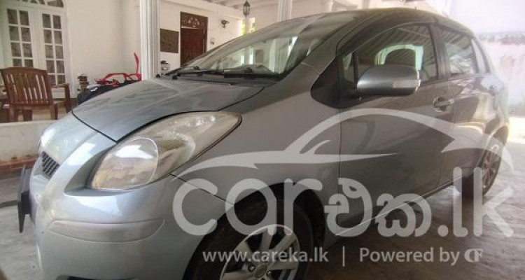 TOYOTA VITZ 2010