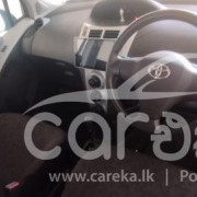 TOYOTA VITZ 2010