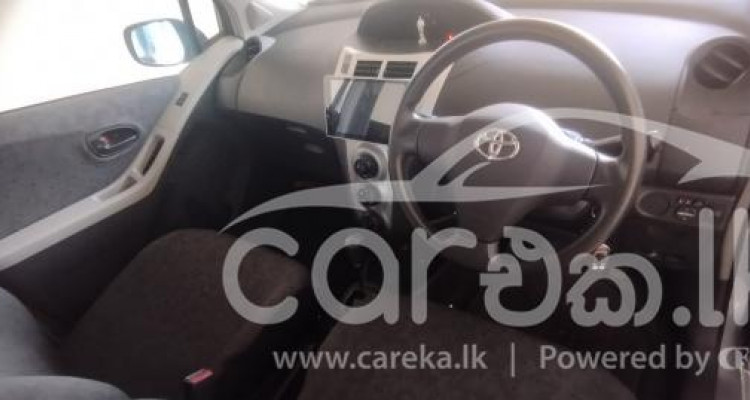 TOYOTA VITZ 2010