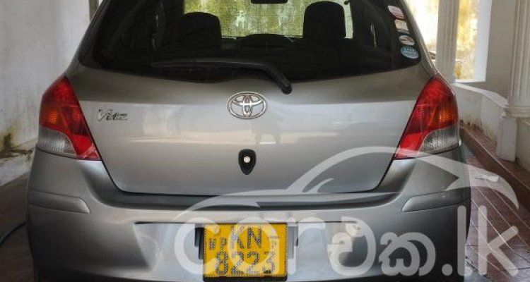 TOYOTA VITZ 2010