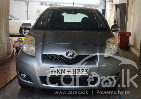 TOYOTA VITZ 2010