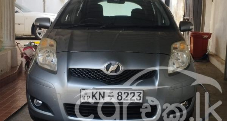 TOYOTA VITZ 2010