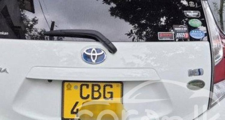 TOYOTA AQUA 2015