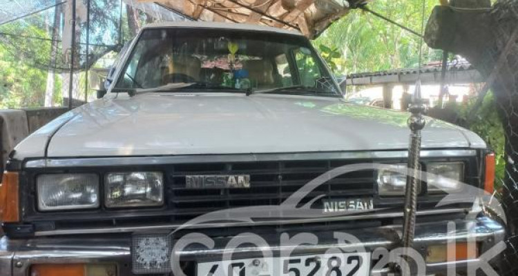 NISSAN DOUBLE CAB 1984