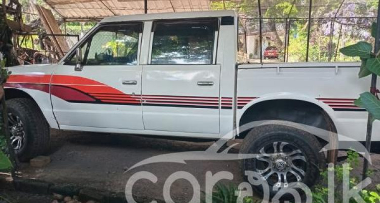 NISSAN DOUBLE CAB 1984