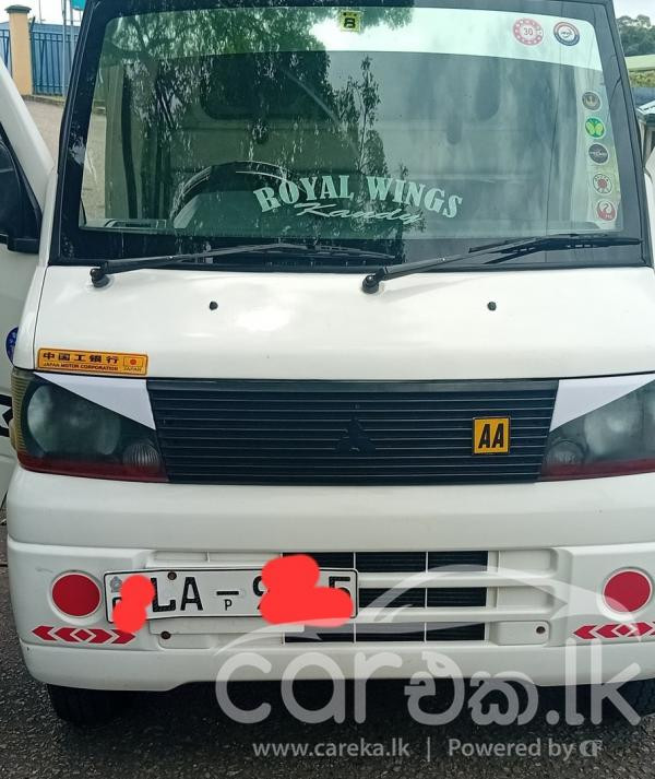 MITSUBISHI MINICAB 2006