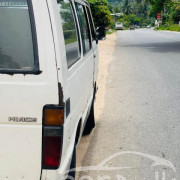 TOYOTA HIACE 1987