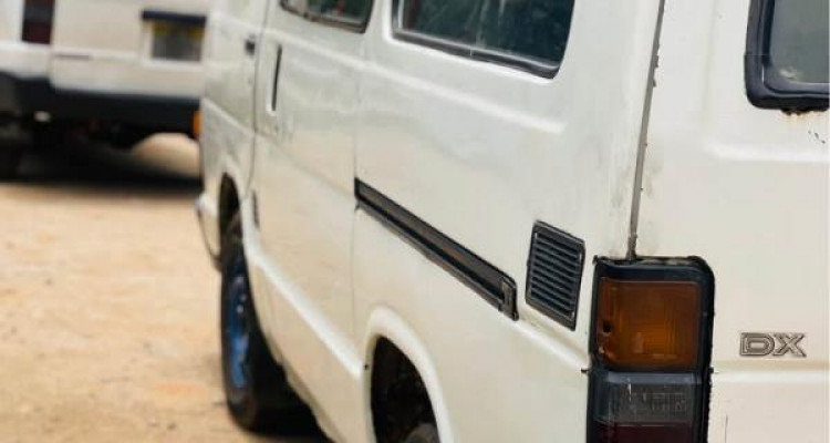 TOYOTA HIACE 1987