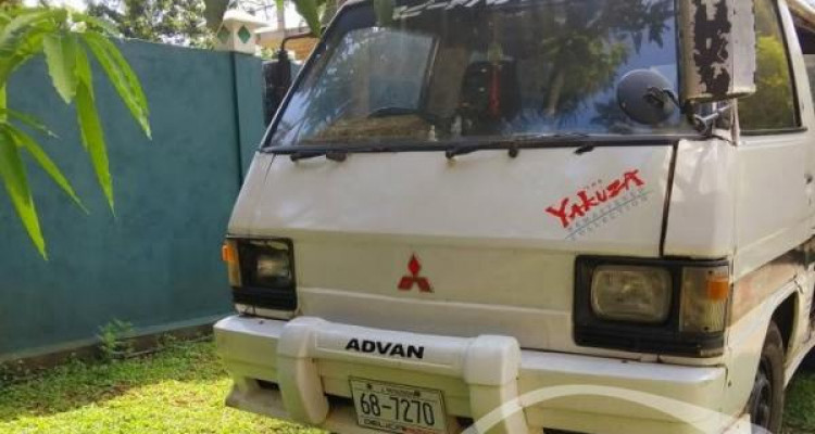 MITSUBISHI L300 1982
