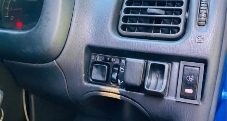 SUZUKI SWIFT 2004