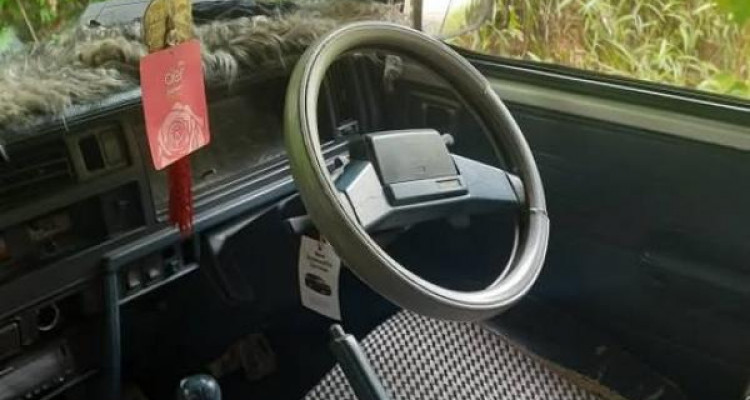 NISSAN LARGO 1996