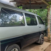 NISSAN LARGO 1996
