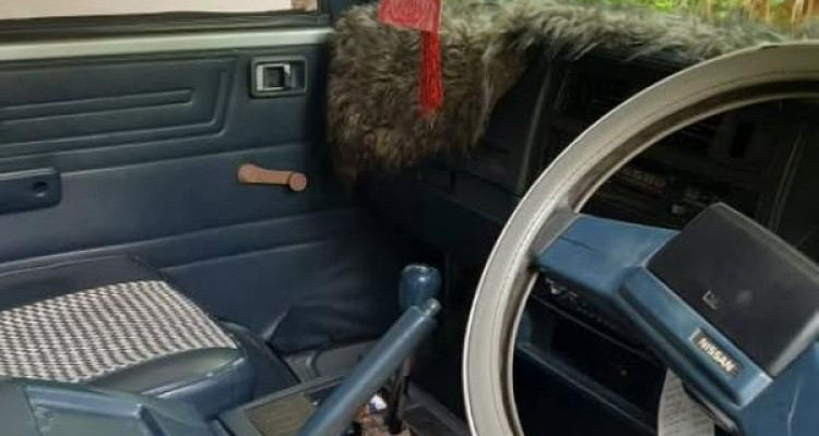 NISSAN LARGO 1996
