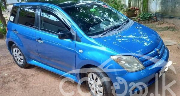 TOYOTA IST 2003