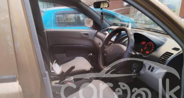 MITSUBISHI L200 2011