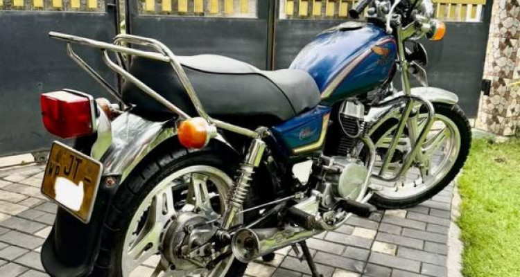 HONDA LA CUSTOM 250 2005