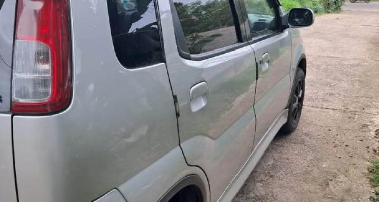 SUZUKI SWIFT 2004