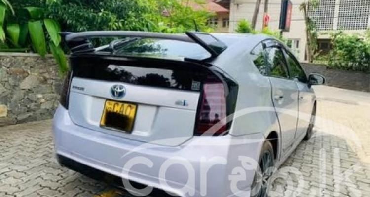 TOYOTA PRIUS 2012