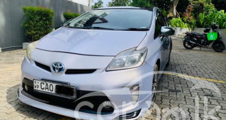 TOYOTA PRIUS 2012