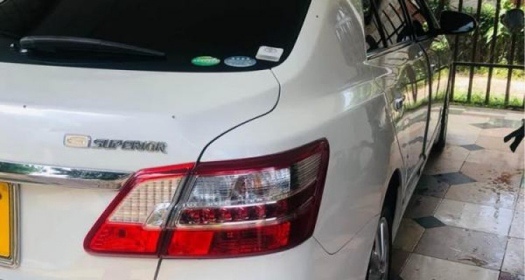 TOYOTA PREMIO 2014