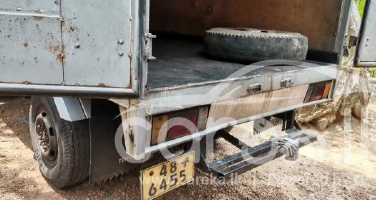 ISUZU LORRY 1996