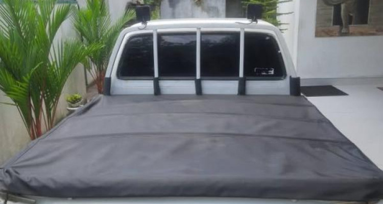 TOYOTA HILUX 1990