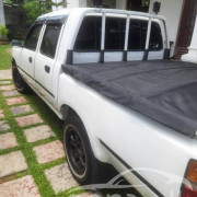 TOYOTA HILUX 1990