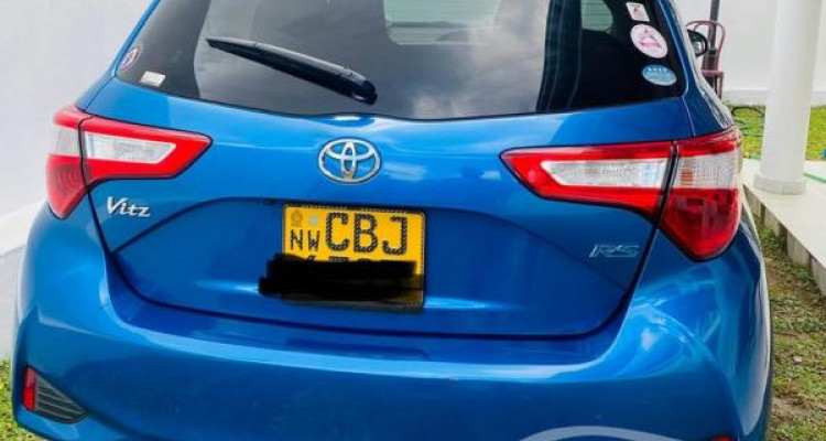 TOYOTA VITZ 2017